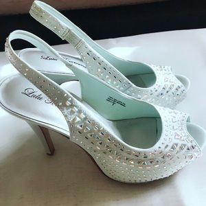 COPY - NWOT Lulu Thownsend Mint Green heels